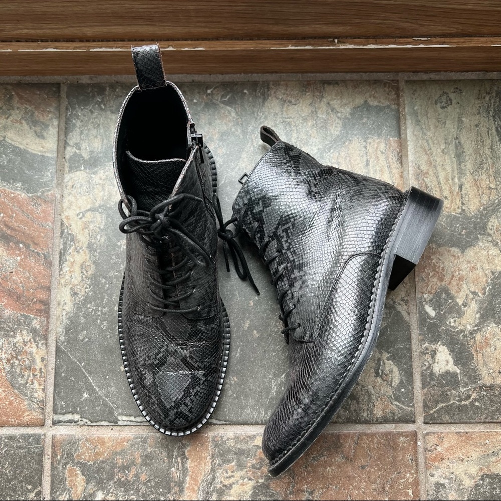 Vince Boots
